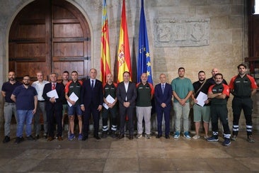 Pérez Llorca anuncia un acuerdo con los bomberos forestales por valor de 15,4 millones de euros para mejorar su salario y reforzar la plantilla.